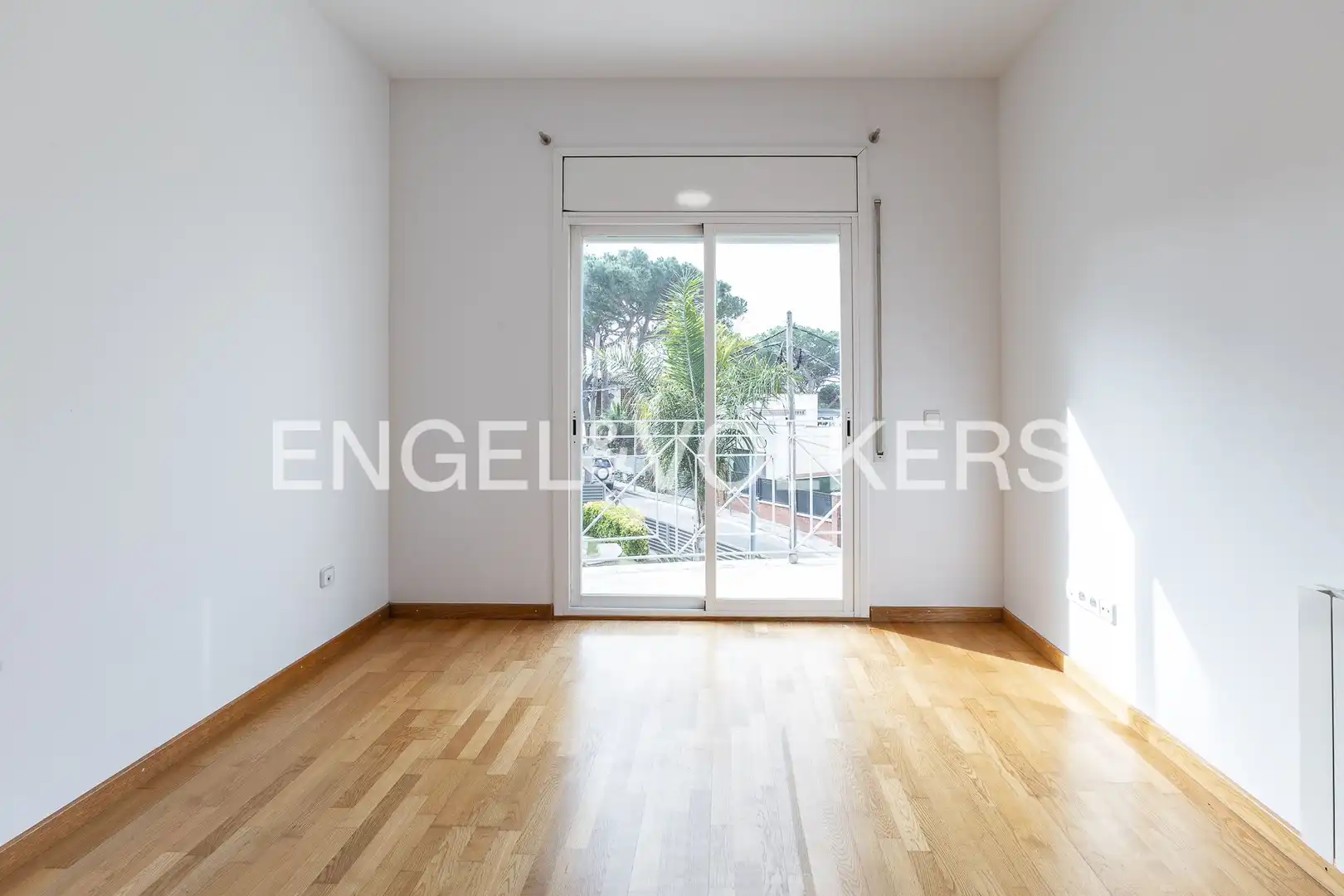 Vista exterior de Casa o xalet de lloguer en Premià de Dalt amb Aire condicionat, Calefacció i Jardí privat
