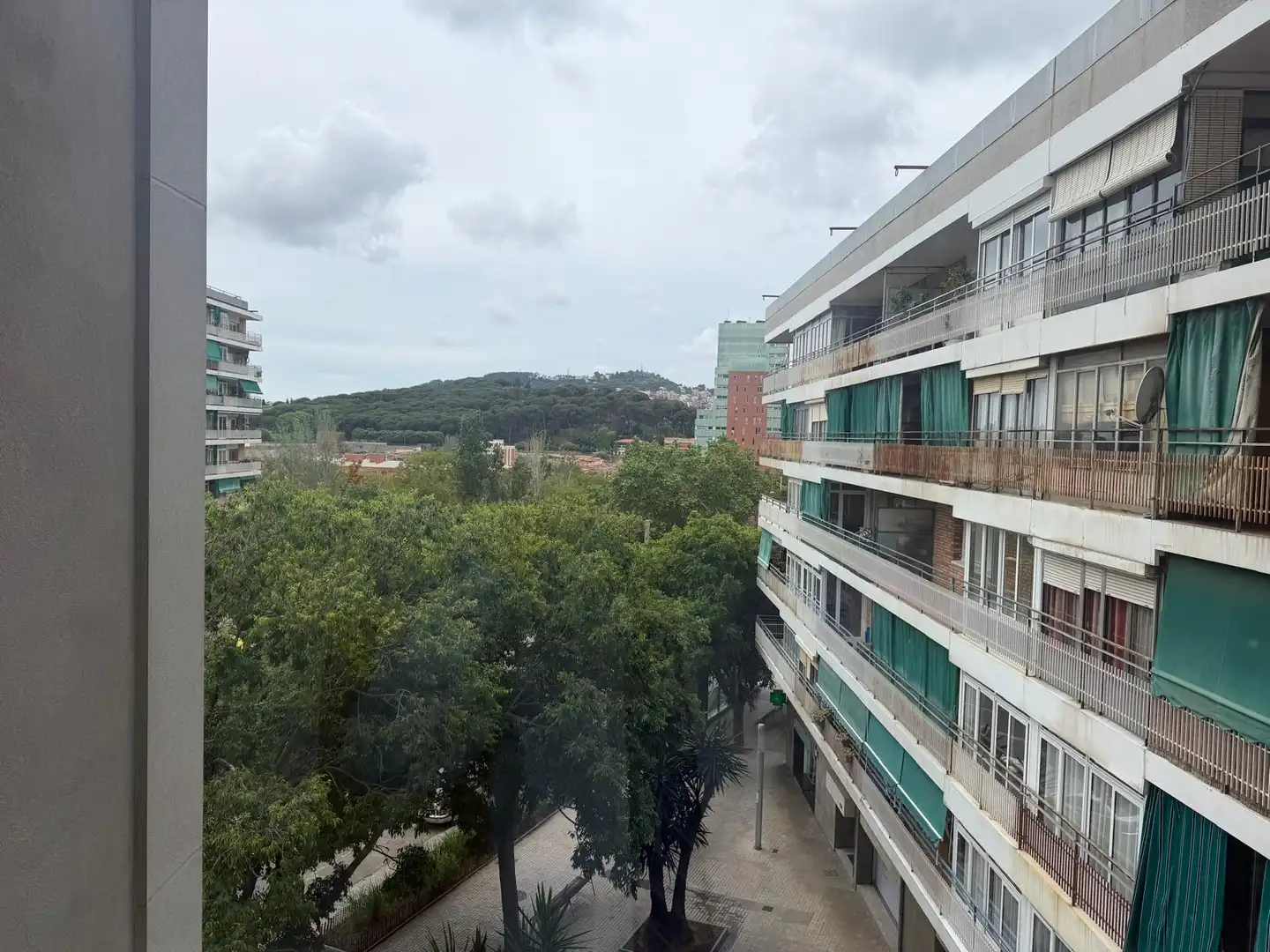 Vista exterior de Piso en venta en Barcelona con Amueblado y Balcón