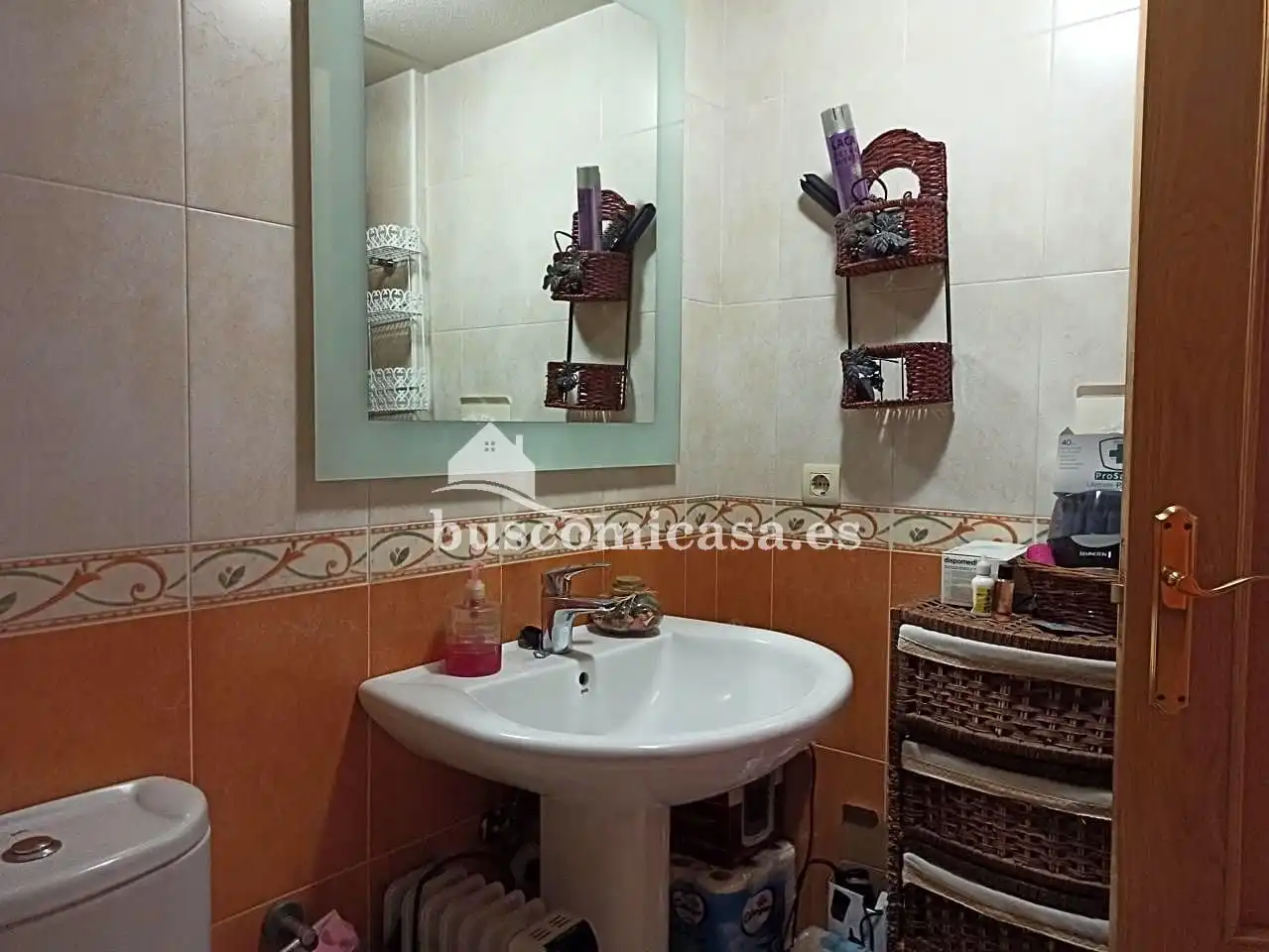 Badezimmer von Dachboden zum Verkauf in Torredelcampo mit Klimaanlage, Terrasse und Abstellraum