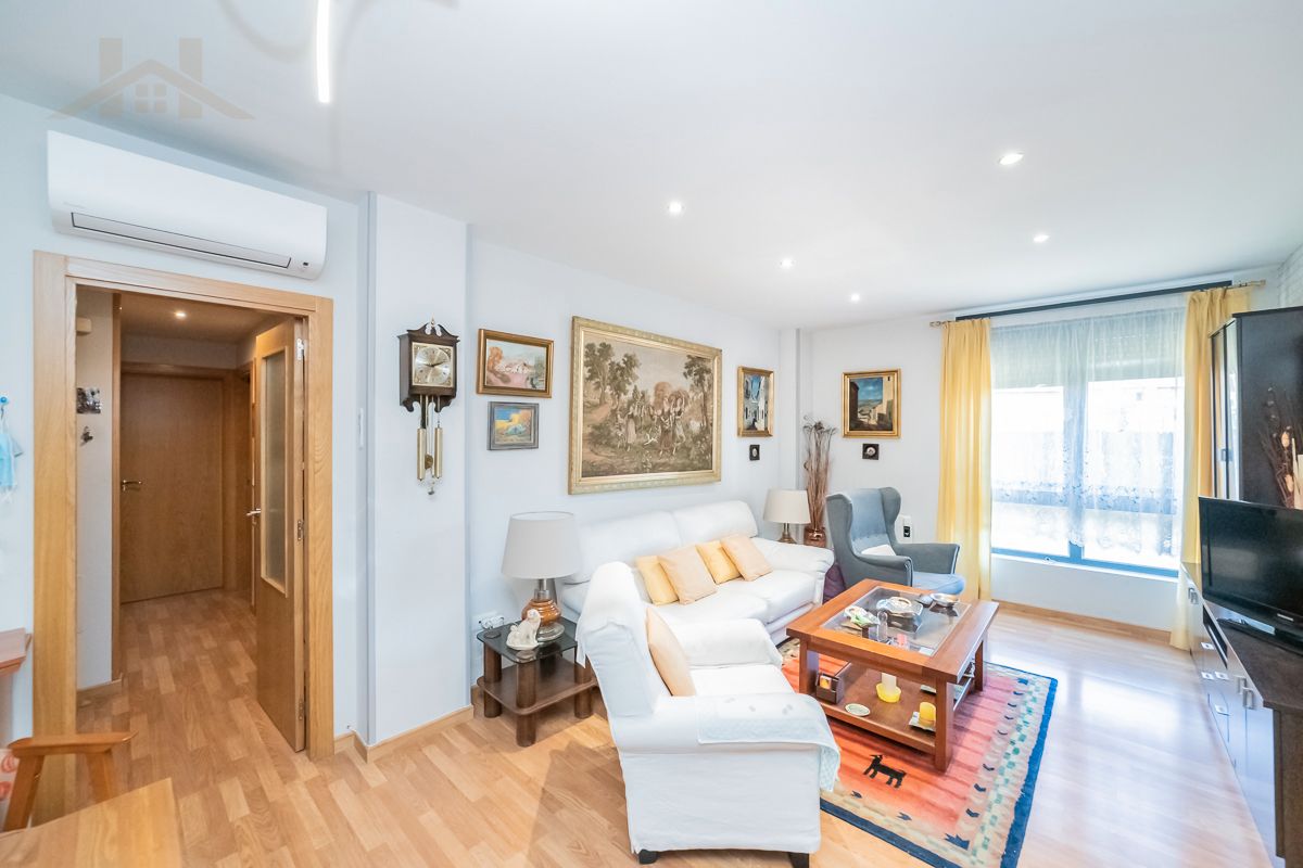 Living room of Flat for sale in San Martín de Valdeiglesias  with Air Conditioner, Heating and Storage room