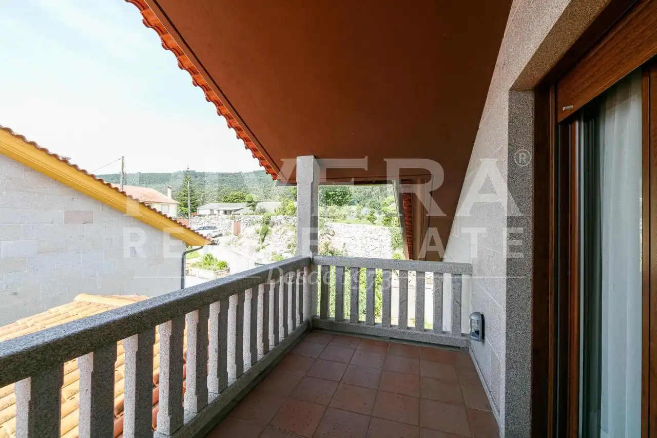 Vista exterior de Casa o chalet en venta en O Rosal   con Calefacción, Jardín privado y Terraza