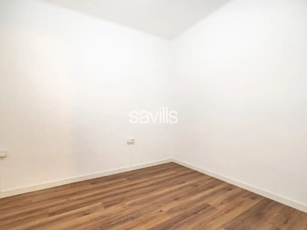 Dormitori de Apartament en venda en Barcelona amb Aire condicionat i Balcó
