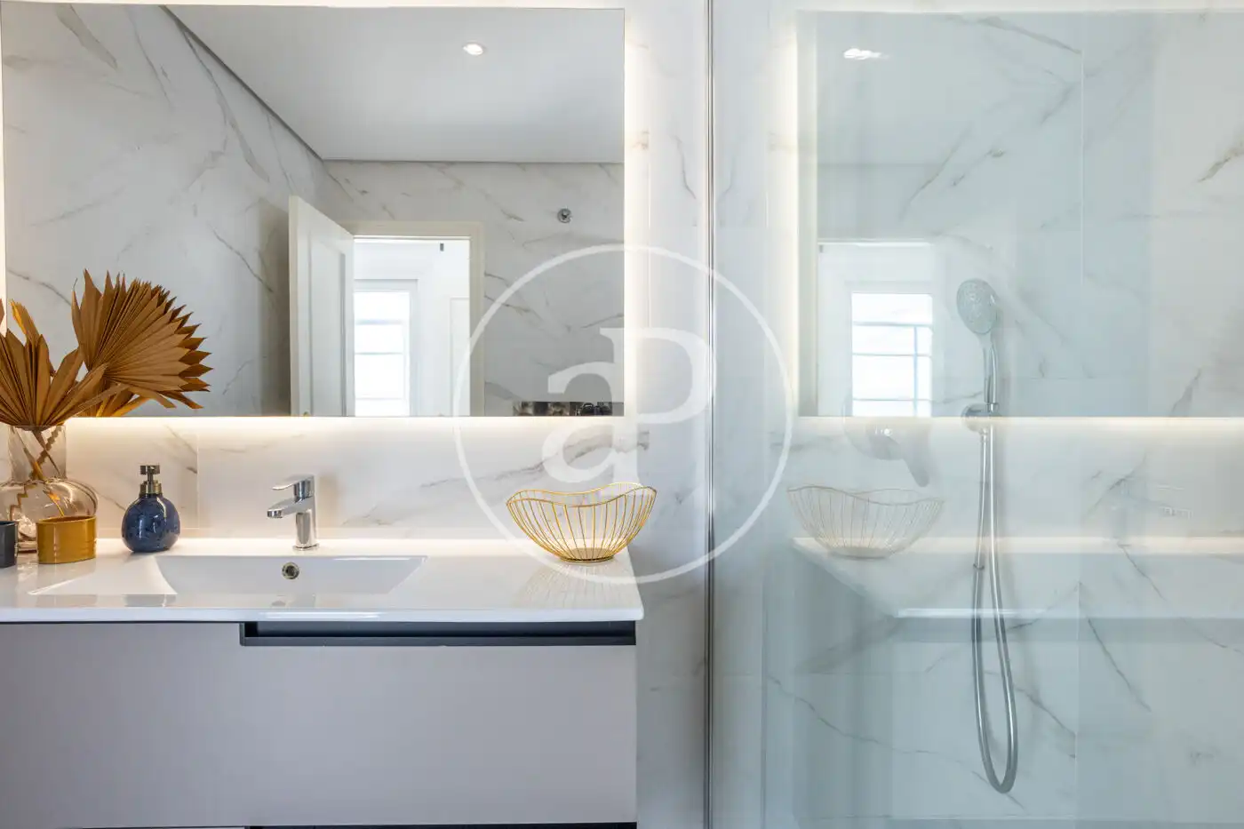 Bathroom of Attic for rent in Valencia  with Air Conditioner, Heating and Terrace