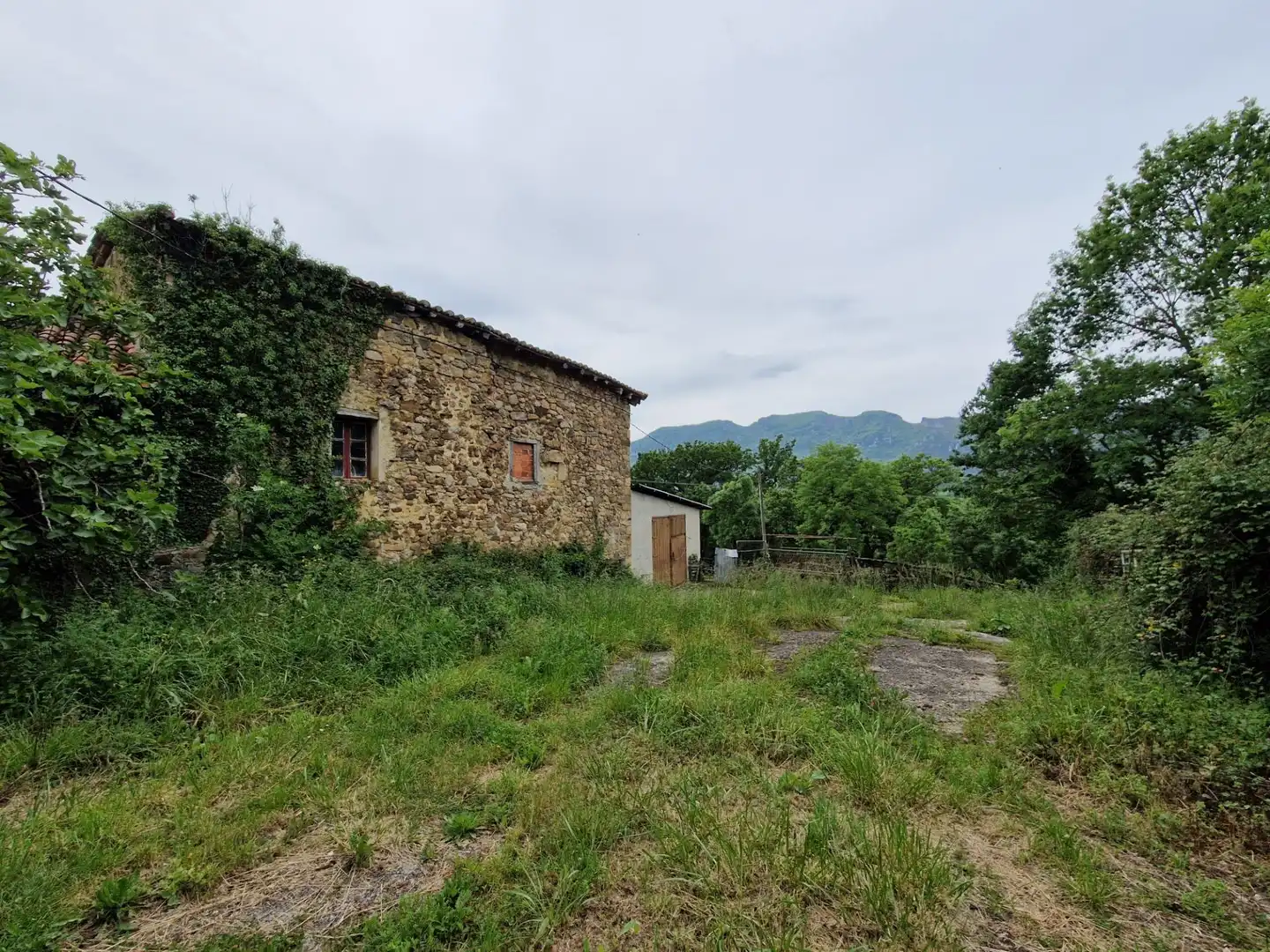 Finca rústica en venda en Valle de Mena amb Jardí privat