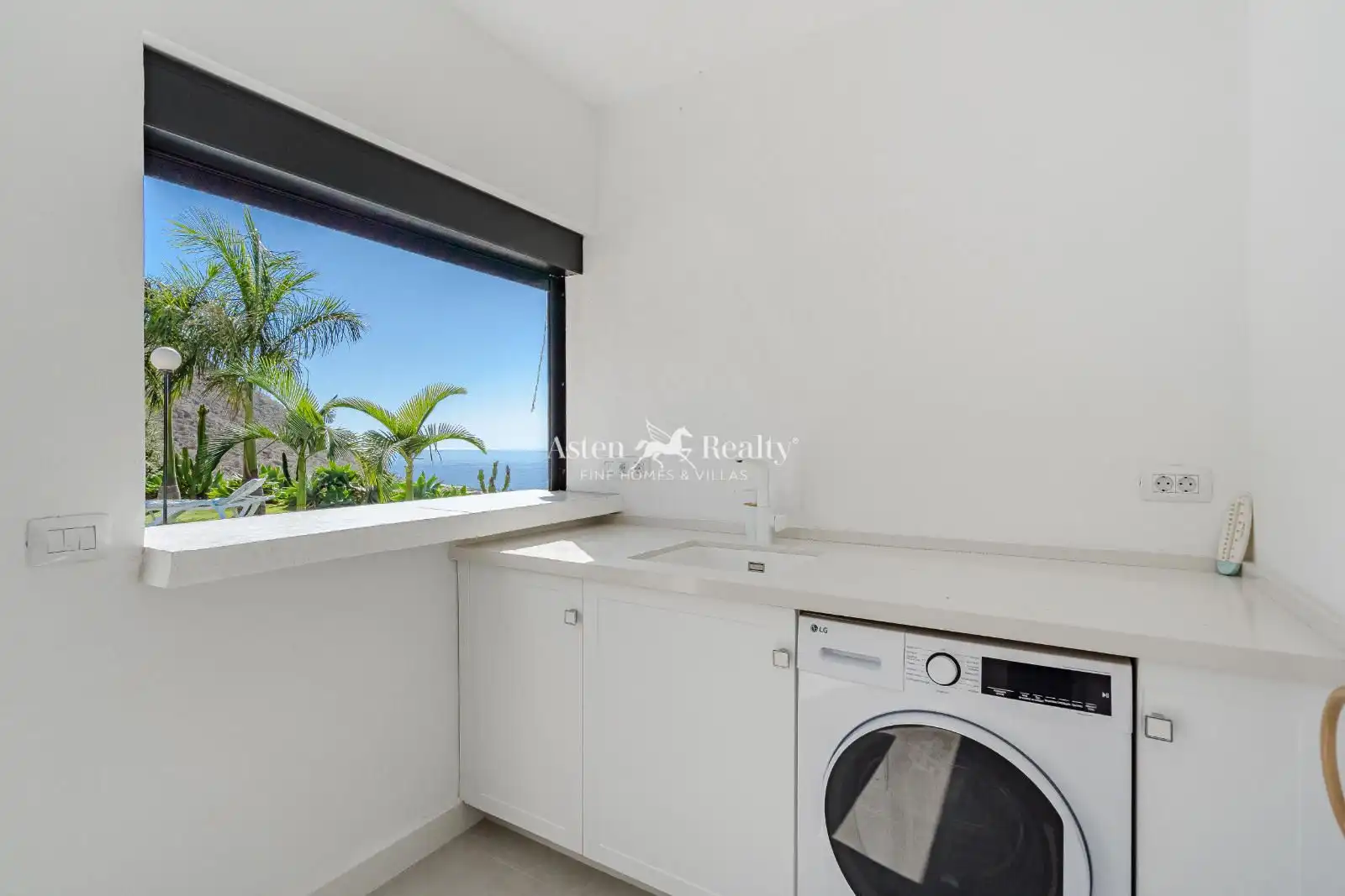 Vista exterior de Casa o chalet en venta en Santiago del Teide con Aire acondicionado, Terraza y Piscina