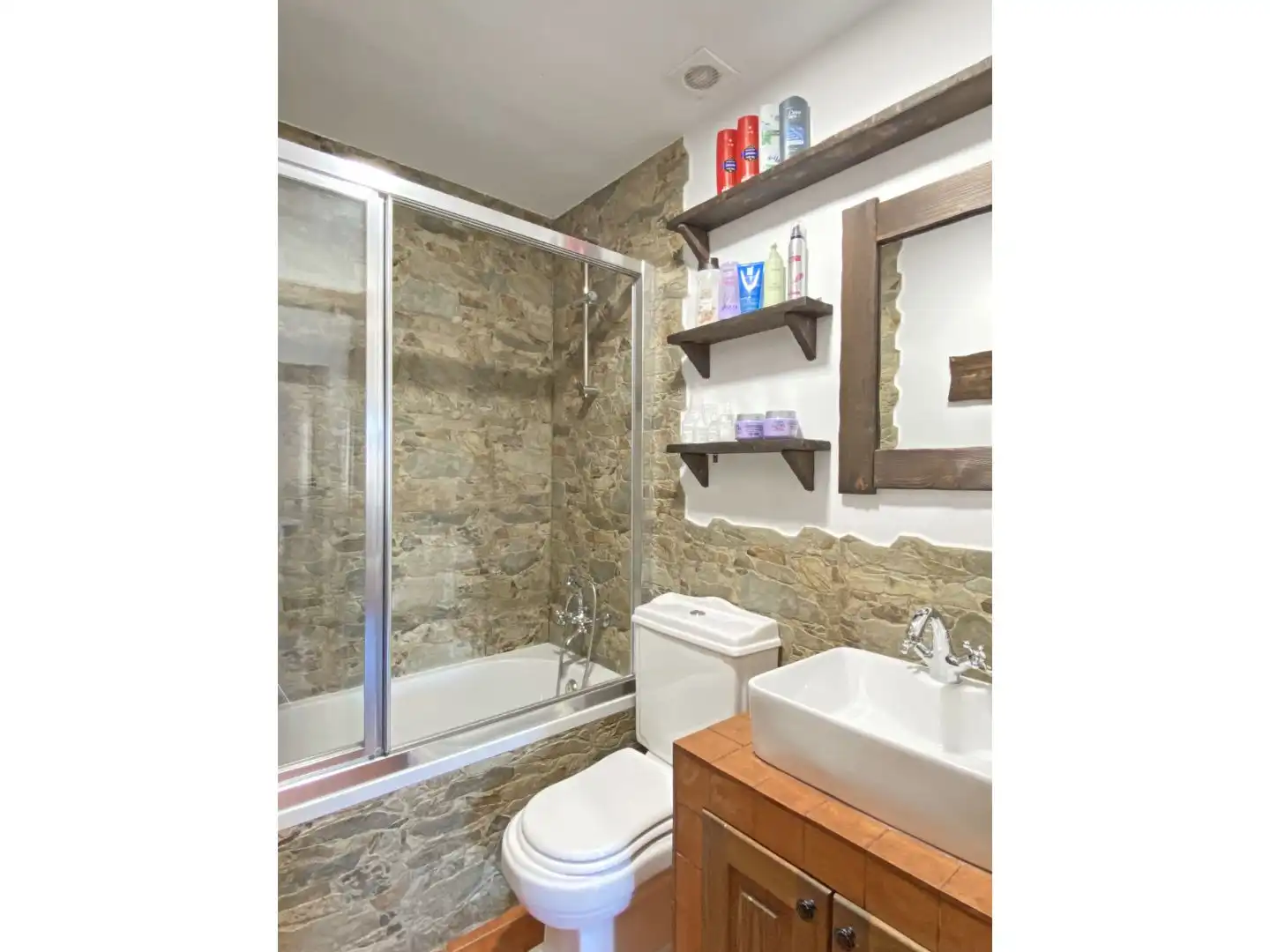 Baño de Casa o chalet en venta en Sant Vicenç Dels Horts con Aire acondicionado, Terraza y Piscina