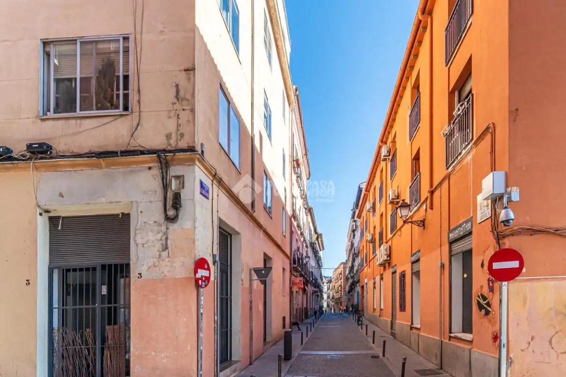 Vista exterior de Estudi en venda en Madrid amb Calefacció