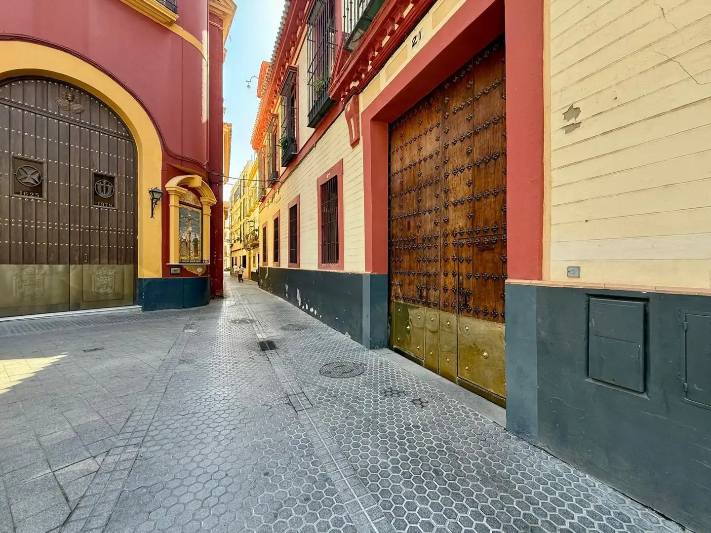 Exterior view of Flat for rent in Sevilla  with Air Conditioner, Heating and Furnished