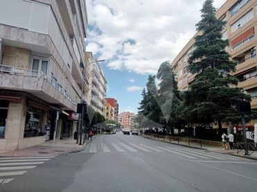 Local comercial de lloguer a Avenida Miguel Angel Celdran Matute