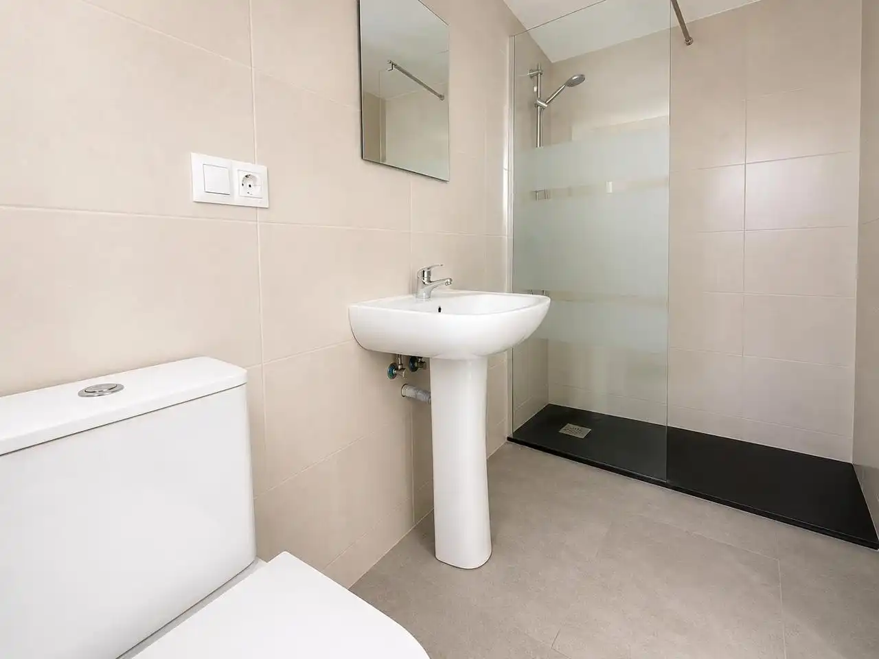 Badezimmer von Wohnungen zur Miete in Madrid