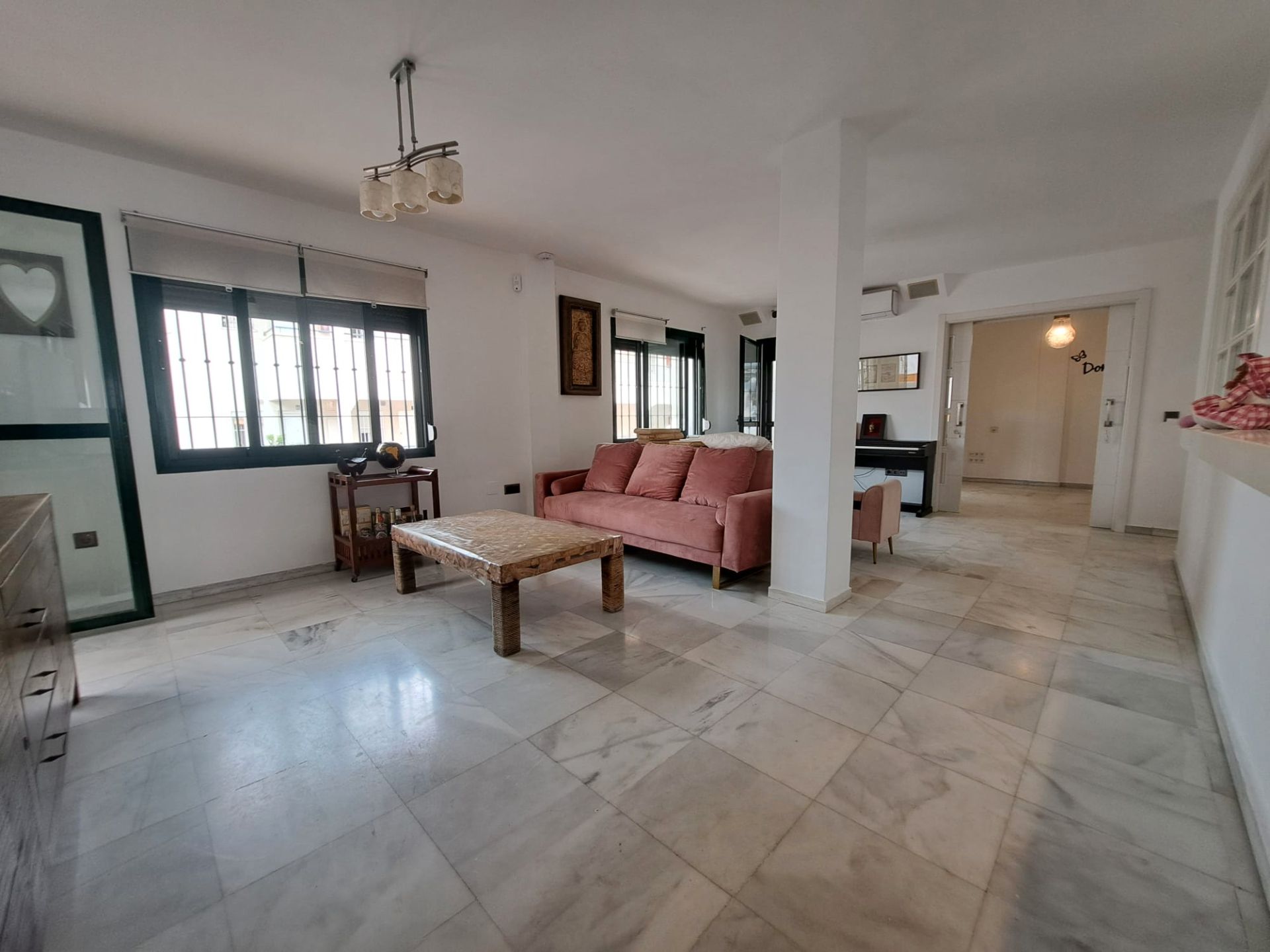Living room of Flat to rent in Benalmádena  with Air Conditioner, Terrace and Furnished