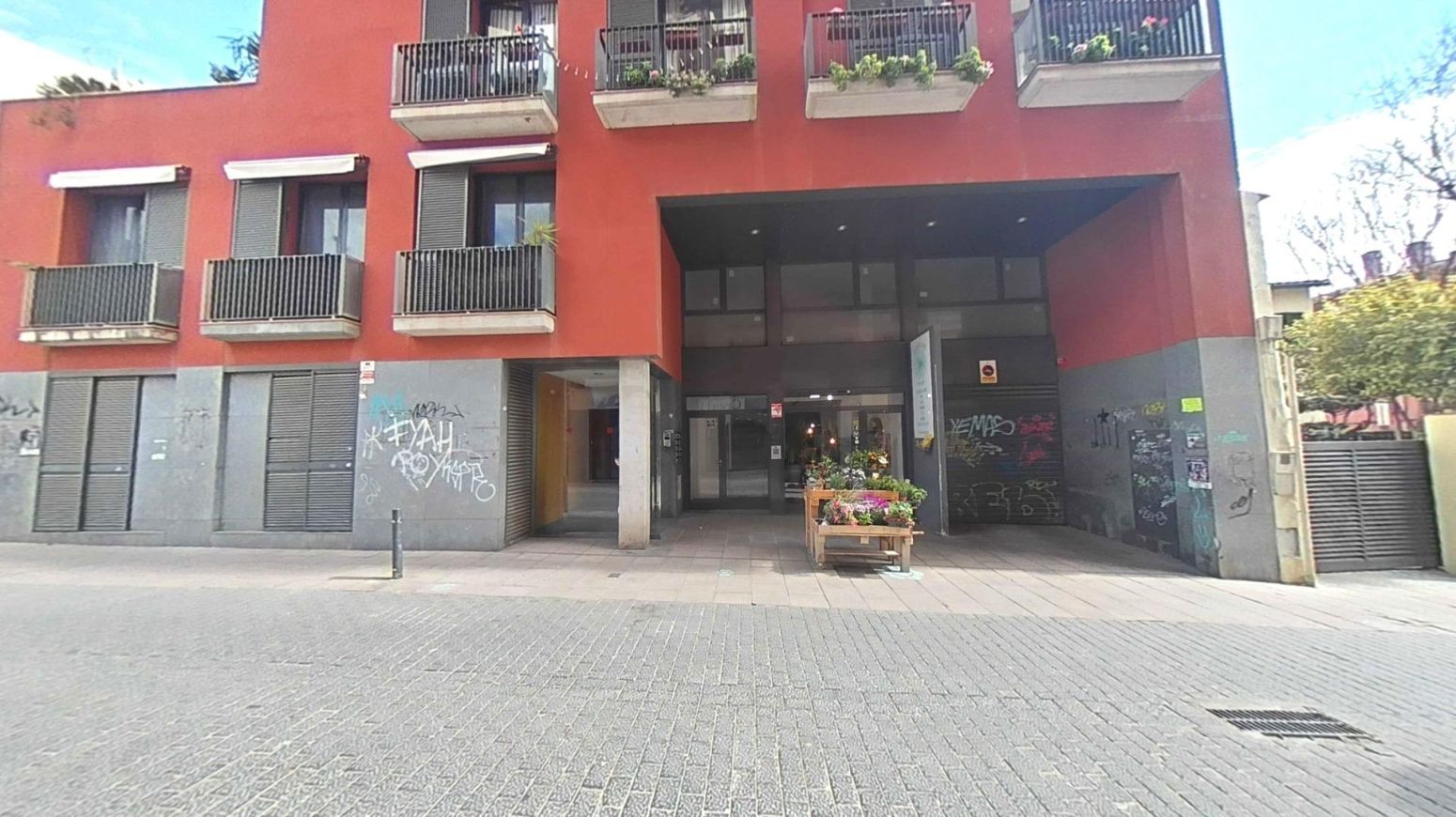 Vista exterior de Local en venda en Sant Andreu de la Barca