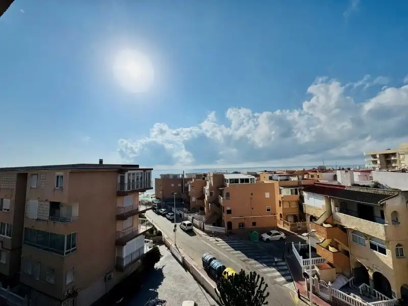 Vista exterior de Pis en venda en Torrevieja amb Terrassa, Traster i Moblat