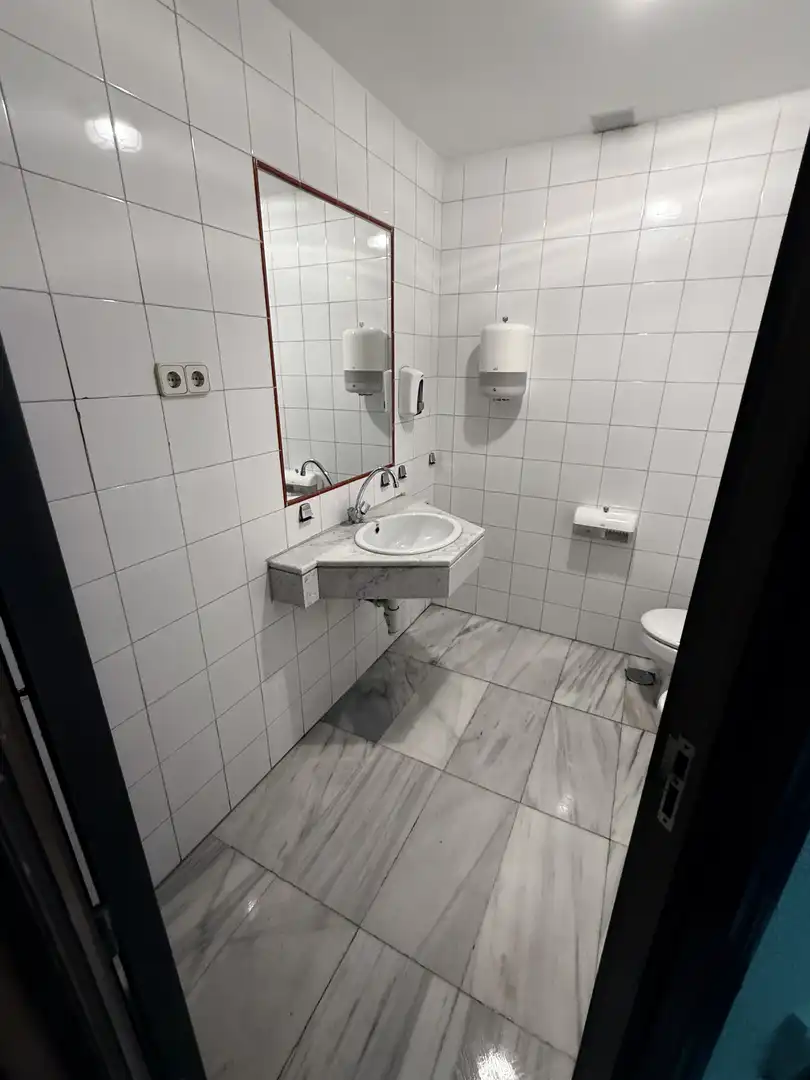 Baño de Local de alquiler en Zona Industrial