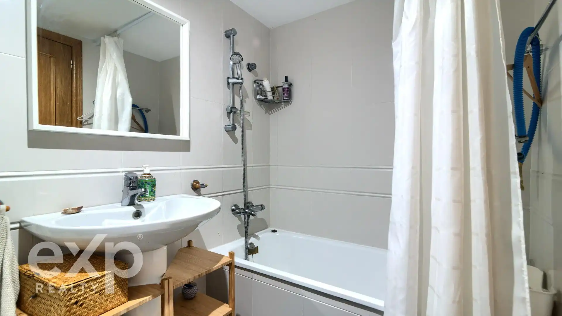 Baño de Casa o chalet en venta en Godella con Aire acondicionado, Calefacción y Jardín privado