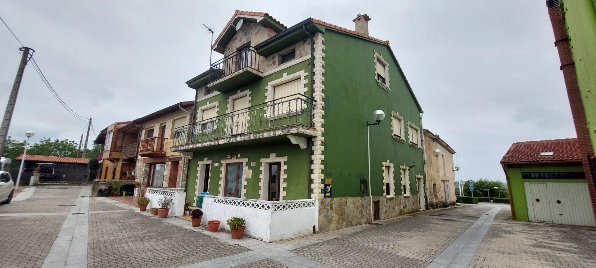 Exterior view of House or chalet for sale in Santa Cruz de Bezana  with Private garden