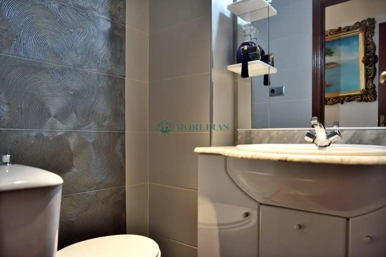 Badezimmer von Wohnung zum Verkauf in Ourense Capital  mit Heizung, Abstellraum und Balkon