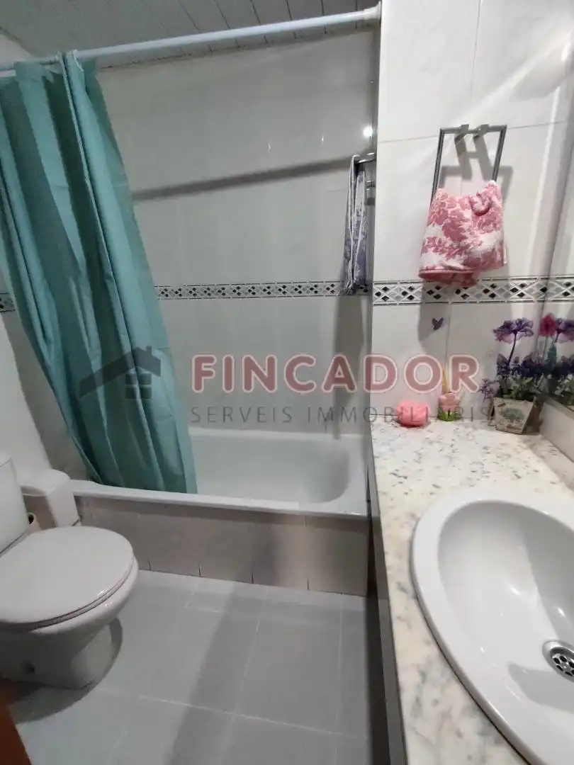 Bany de Pis en venda en Terrassa amb Aire condicionat, Calefacció i Parquet