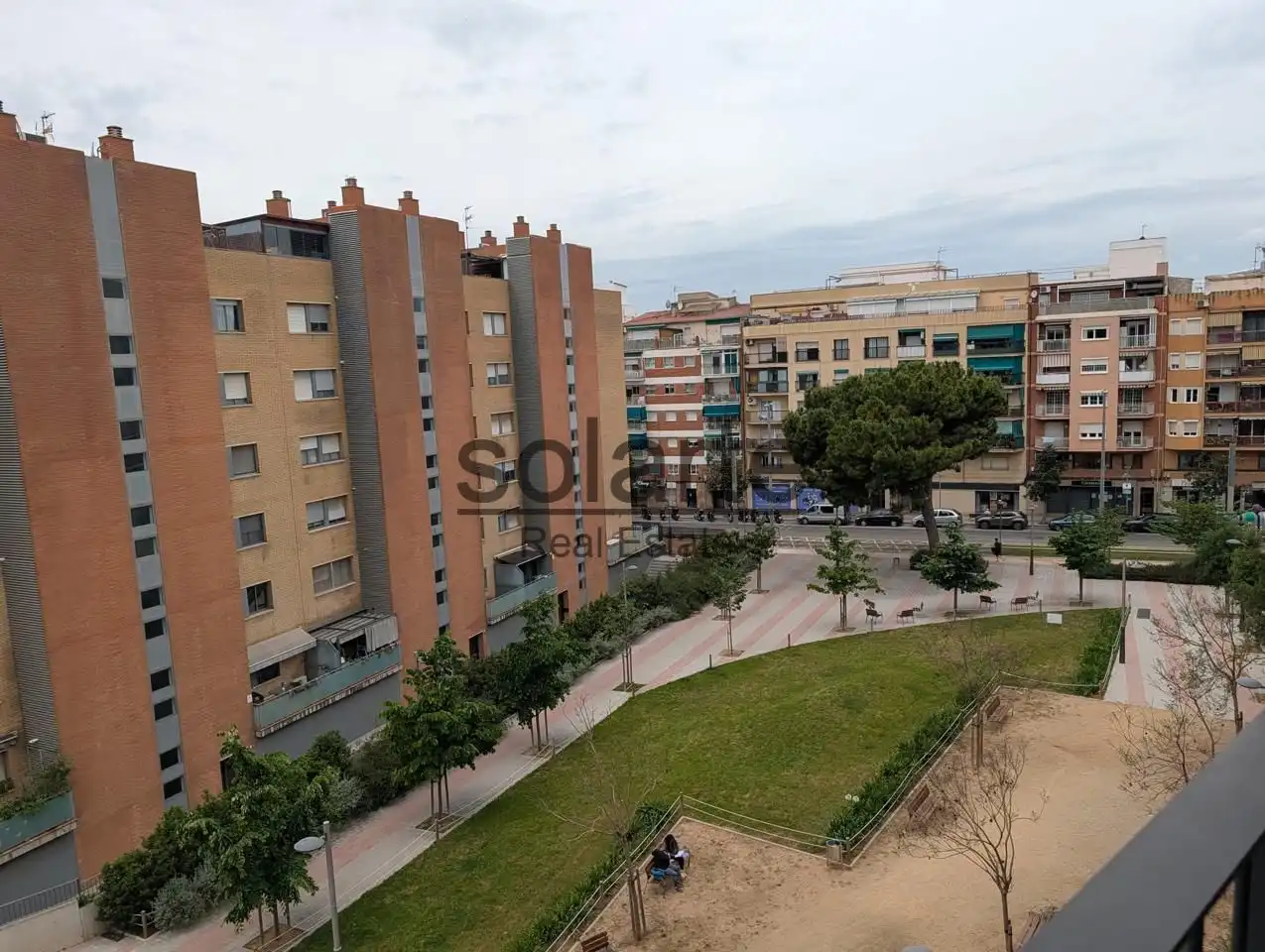 Vista exterior de Piso para compartir en Cornellà de Llobregat con Aire acondicionado y Amueblado