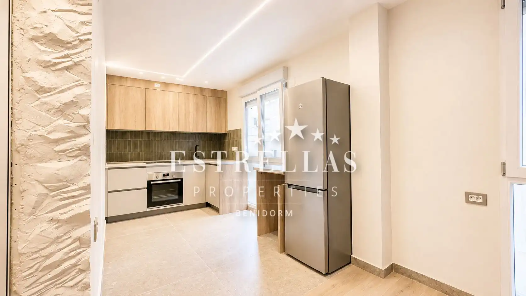 Cocina de Apartamento en venta en Benidorm con Aire acondicionado, Calefacción y Jardín privado