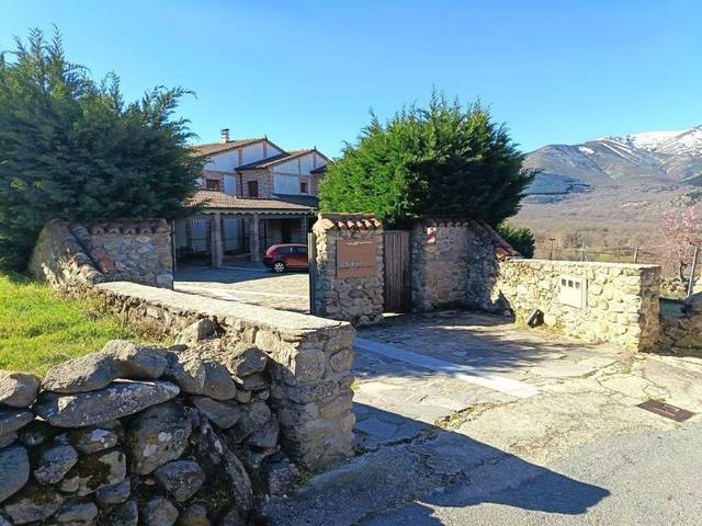 Edificio en Venta en Calle Iglesia, 8 en Navalonguilla