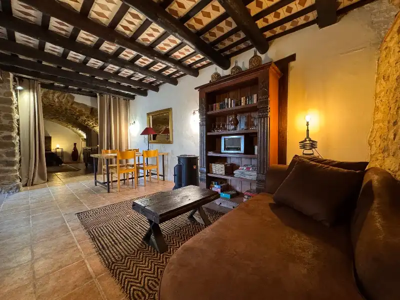 Sala de estar de Finca rústica en venta en Ullastret con Aire acondicionado, Calefacción y Jardín privado