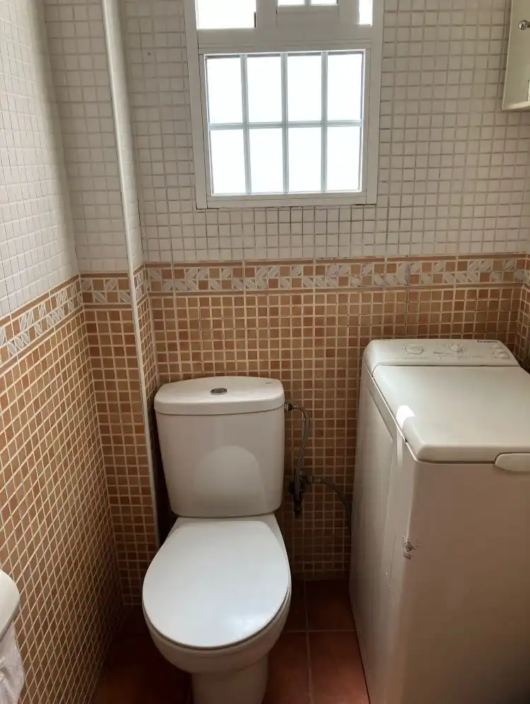 Baño de Estudio de alquiler en Huelva con Aire acondicionado, Calefacción y Terraza
