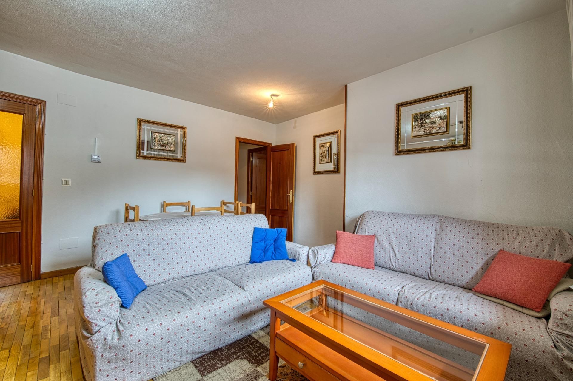 Sala de estar de Planta baja en venta en Ávila Capital con Calefacción, Parquet y Terraza