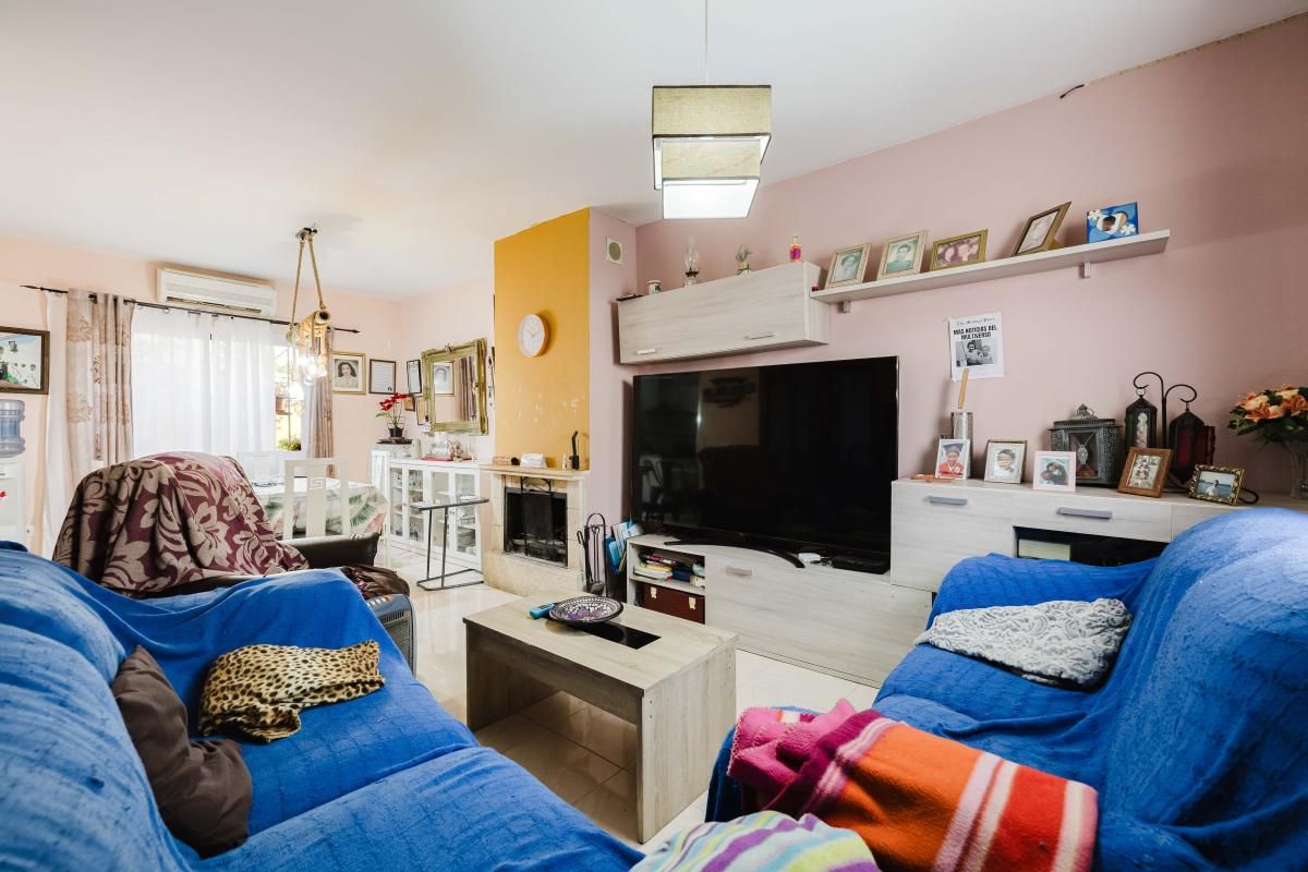 Sala d'estar de Casa adosada en venda en Fuente de Piedra amb Aire condicionat, Calefacció i Jardí privat