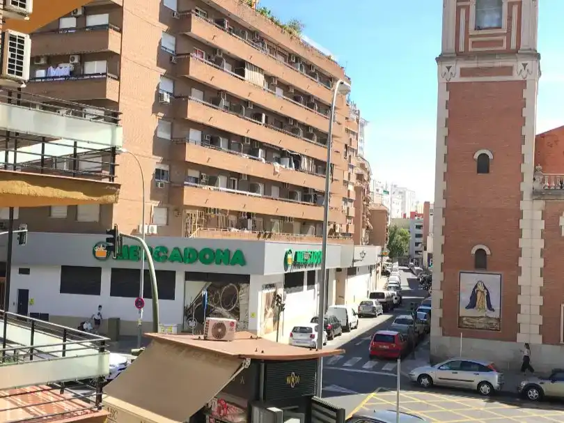 Vista exterior de Pis de lloguer en Sevilla amb Aire condicionat i Traster