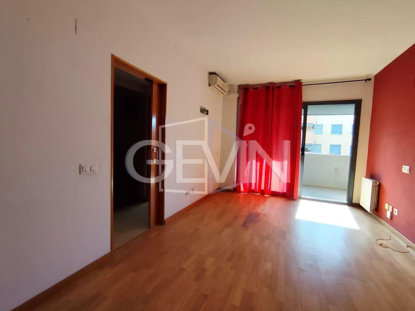 Habitación de Piso en venta en Santa Perpètua de Mogoda con Aire acondicionado, Calefacción y Jardín privado
