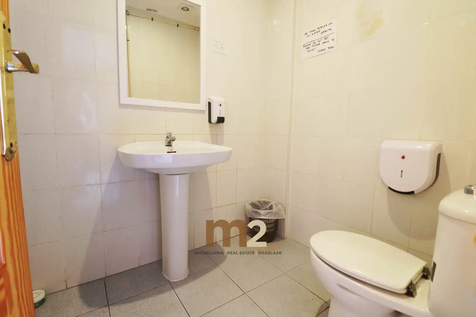 Badezimmer von Geschaftsraum zur Miete in Guardamar del Segura mit Klimaanlage, Terrasse und Möbliert