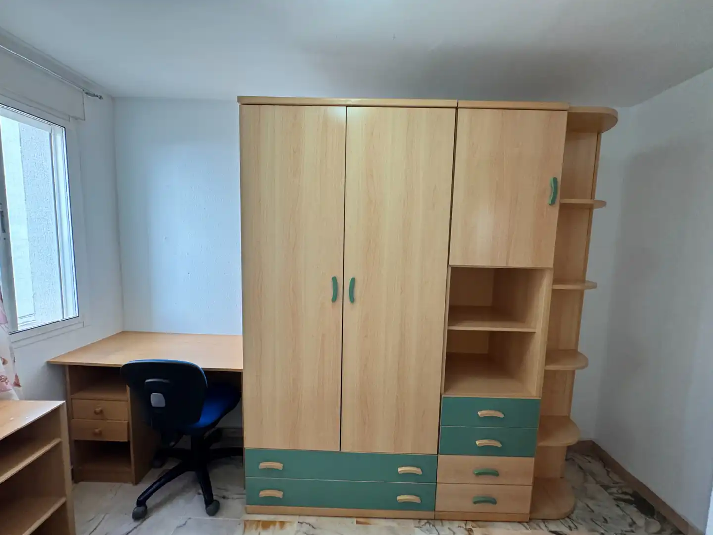 Dormitori de Pis per a compartir en Málaga amb Aire condicionat, Terrassa i Moblat