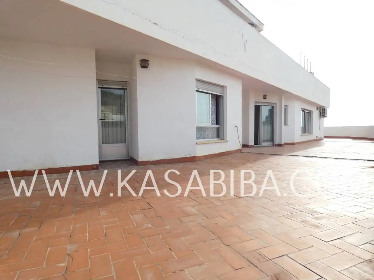 Vista exterior de Àtic en venda en Llíria amb Aire condicionat i Terrassa