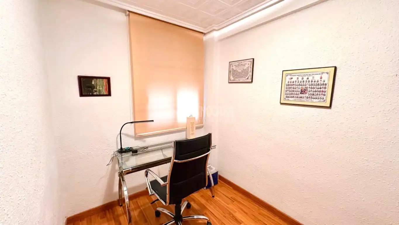 Bedroom of Flat for sale in Valencia  with Air Conditioner and Balcony