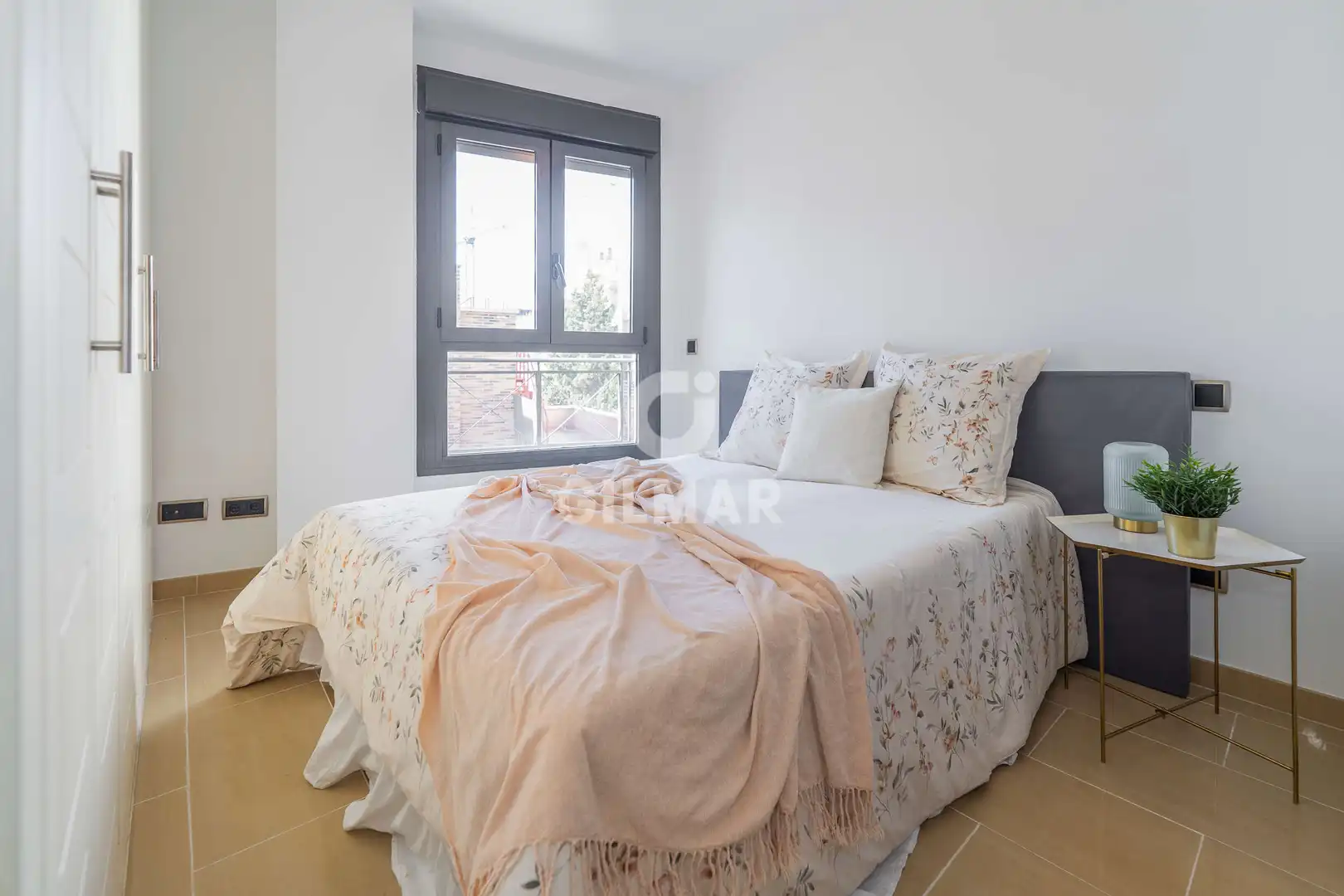 Habitación de Piso en venta en Madrid con Calefacción y Trastero