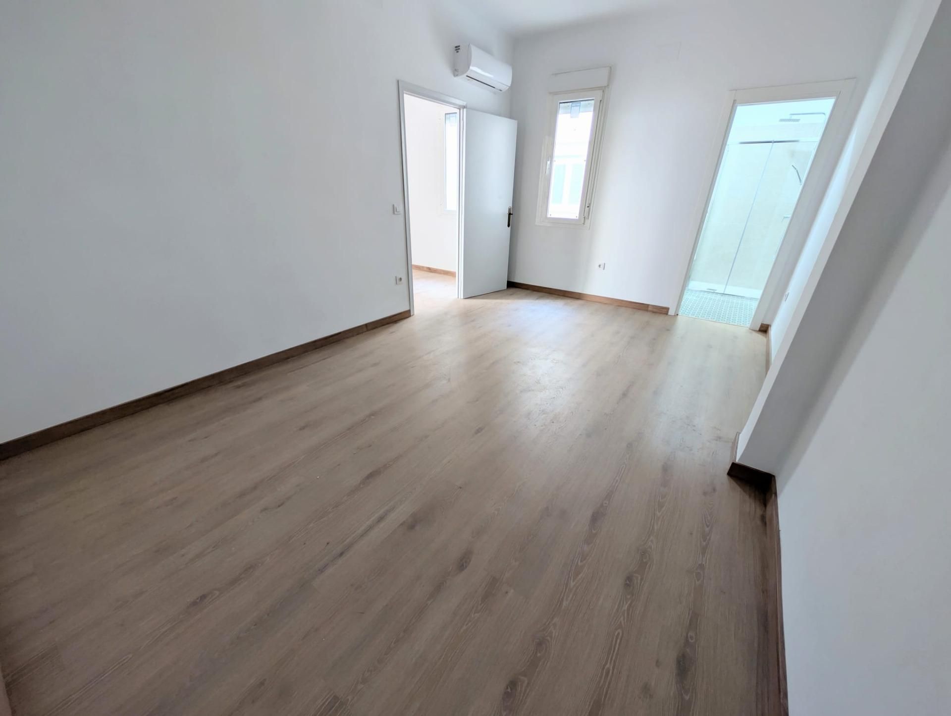 Flat to rent in  Sevilla Capital  with Air Conditioner and Balcony