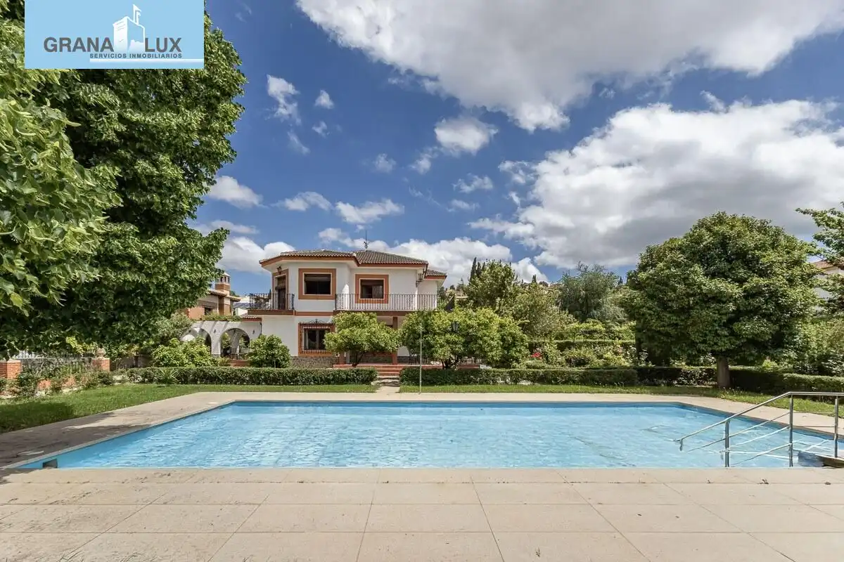Chalet con piscina en venta en Calle del Albaricoque, imagen 2