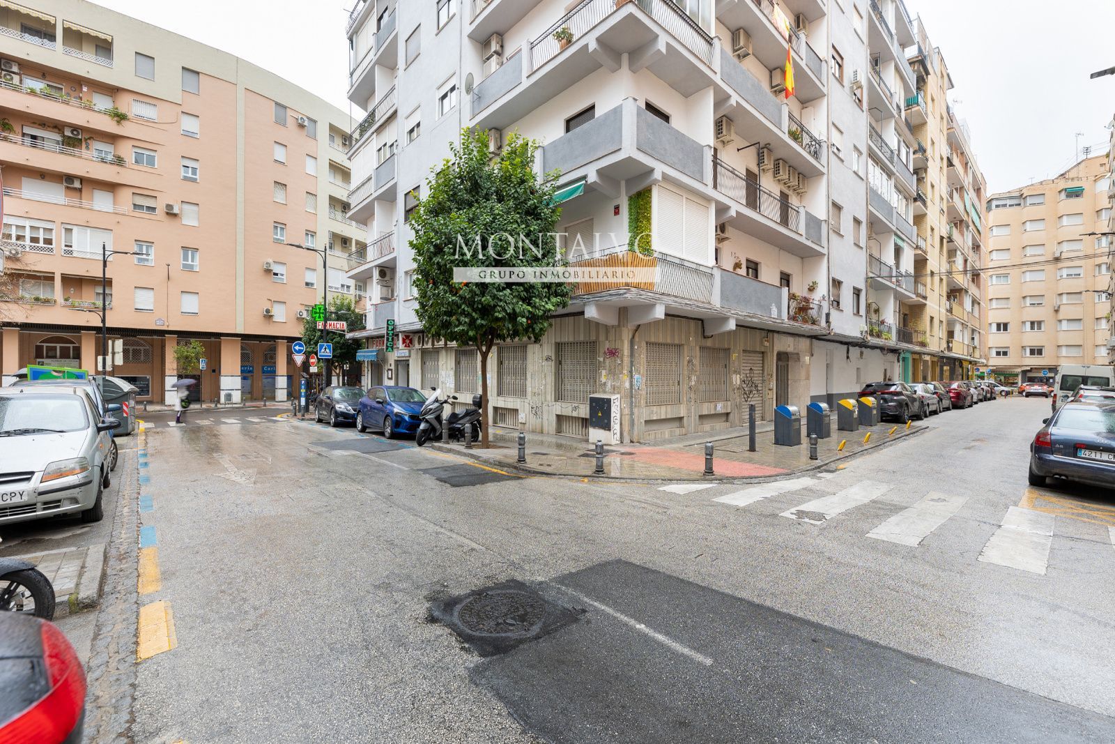 Exterior view of Premises for sale in  Granada Capital  with Air Conditioner