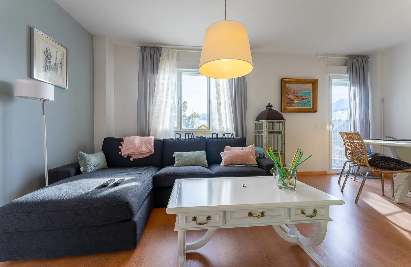 Sala de estar de Casa adosada en venta en Roales con Calefacción, Jardín privado y Alarma