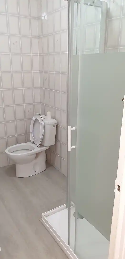 Bany de Pis en venda en Lagunilla del Jubera amb Calefacció, Moblat i Rentadora