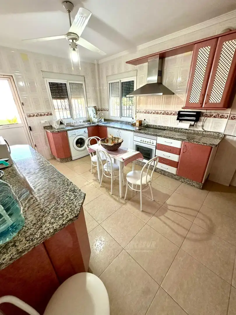 Cuina de Casa o xalet en venda en Córdoba amb Aire condicionat, Calefacció i Jardí privat