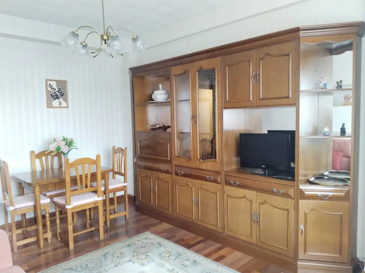 Sala de estar de Piso de alquiler en Burgos con Calefacción, Parquet y Amueblado