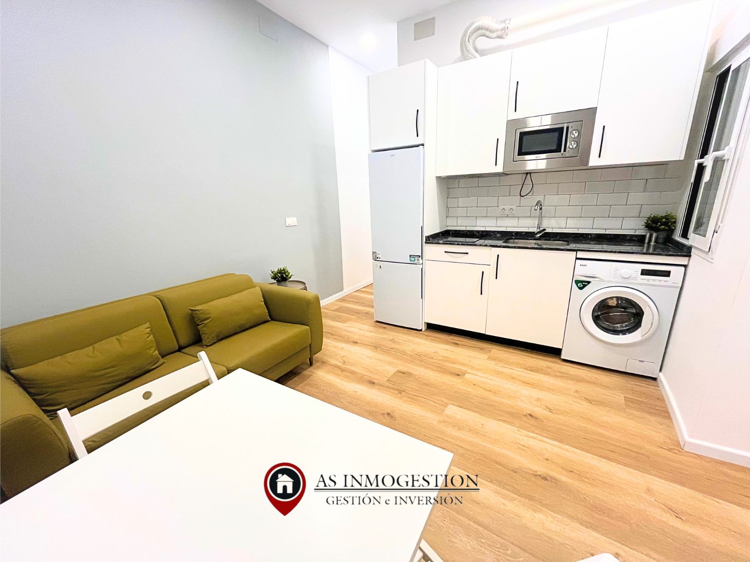 Wohnung zur Miete in Calle de la Sombrerería, Embajadores - Lavapiés, Centro