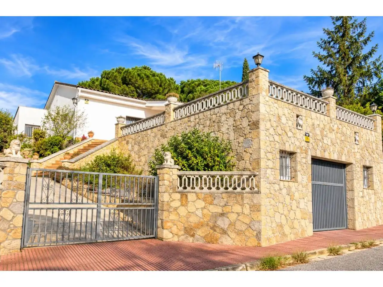 Casa amb jardí en venda a Calle Sant Narcís, imagen 2