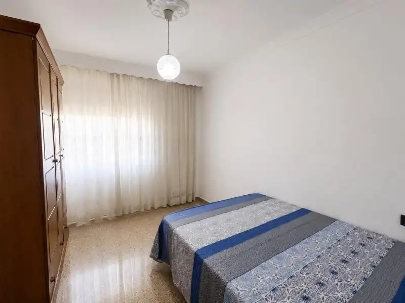 Habitación de Piso de alquiler en Málaga con Terraza y Amueblado