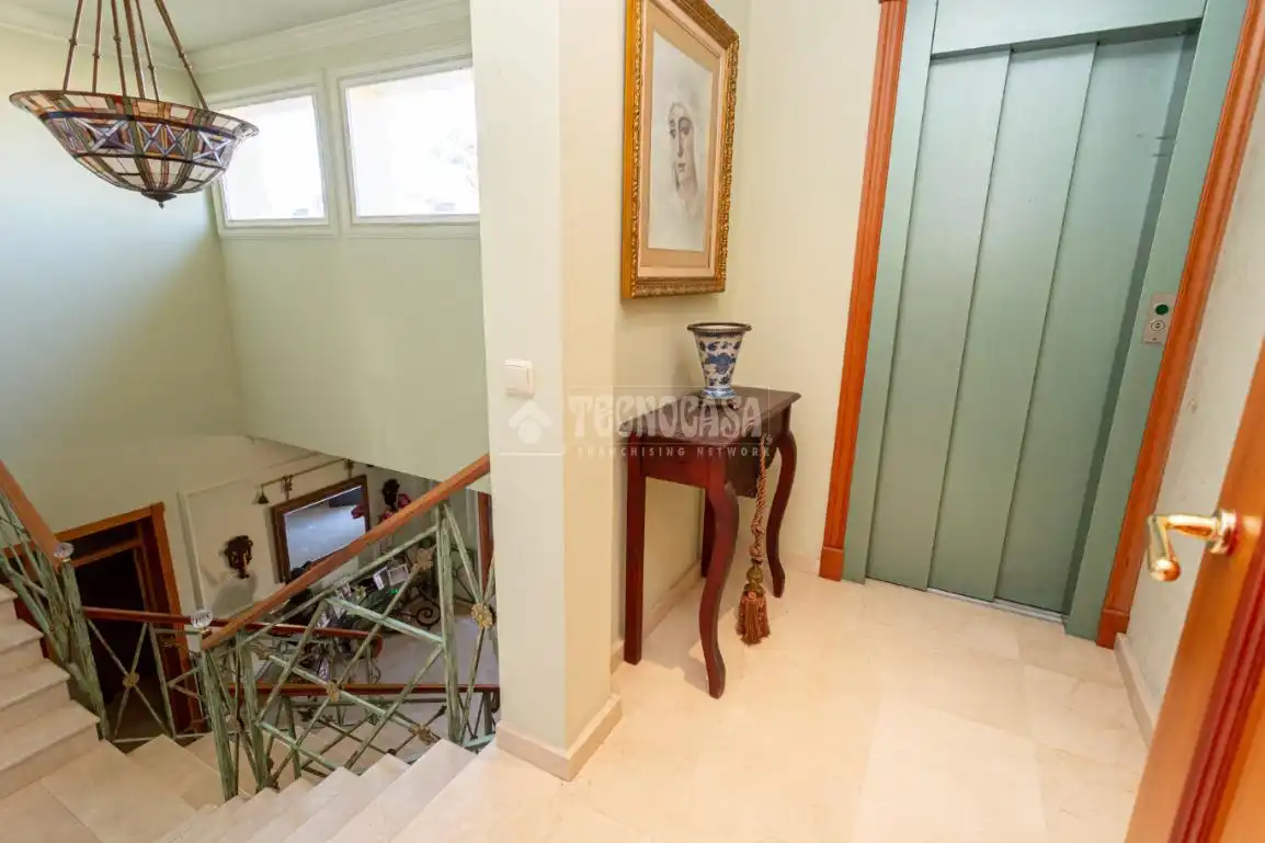 Houses for sale in Algeciras  with Air Conditioner and Swimming Pool