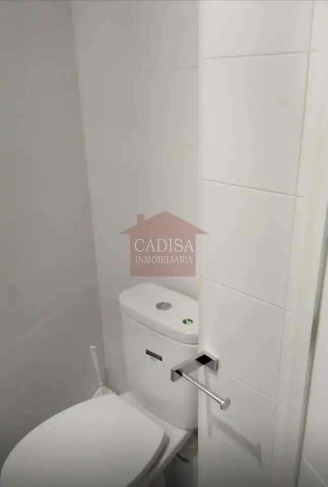 Baño de Piso para compartir en Salamanca con Calefacción, Terraza y Amueblado