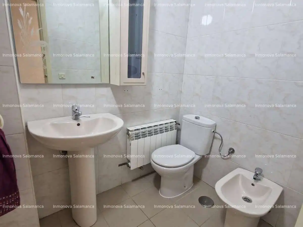 Badezimmer von Wohnung zur untervermieten in Salamanca mit Heizung, Terrasse und Möbliert