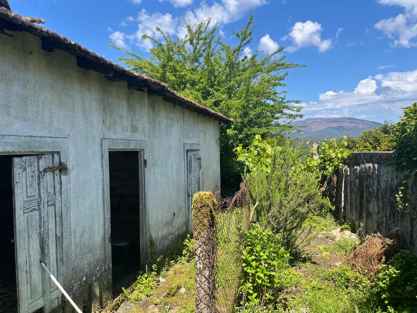 Vista exterior de Edificio en venta en Ponteareas